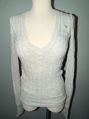 Abercrombie & Fitch Cable Knit V-Neck Women's Sweater - Light Gray